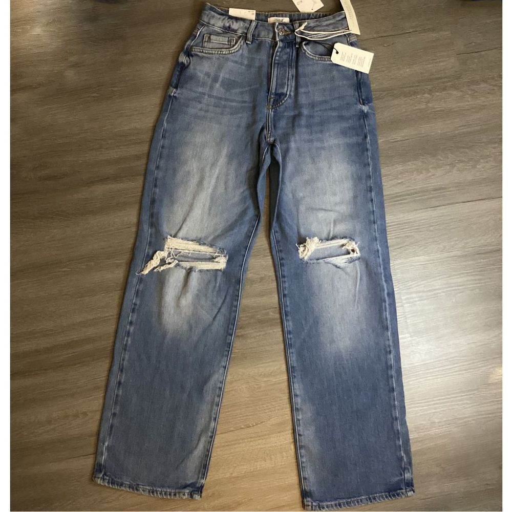 NWT Forever 21 Premium Destroyed 90's Fit Size 25 Relaxed Ripped knees